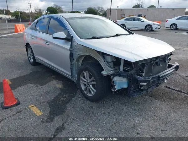 5NPE24AF1HH556908 2017 HYUNDAI SONATA - Image 1
