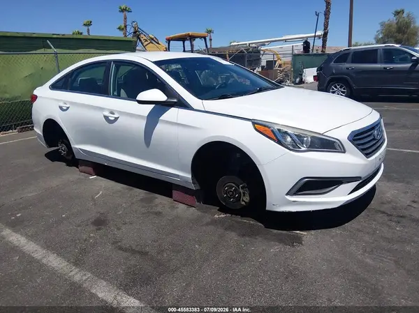 5NPE24AF1HH560649 2017 HYUNDAI SONATA - Image 1