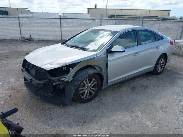 5NPE24AF1HH563955 2017 HYUNDAI SONATA - Image 2