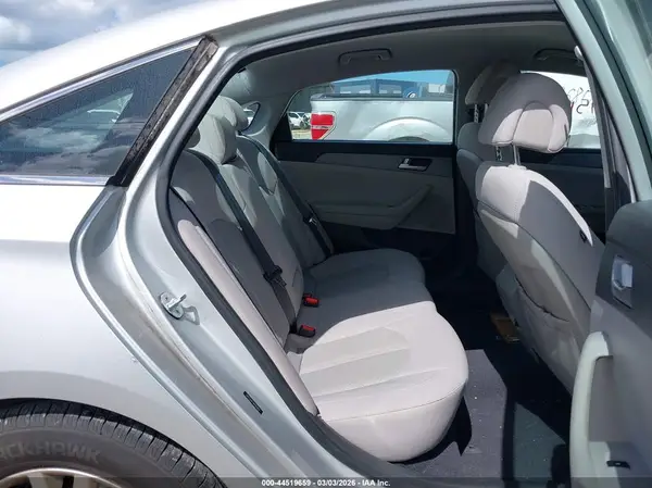 5NPE24AF1HH563955 2017 HYUNDAI SONATA - Image 8