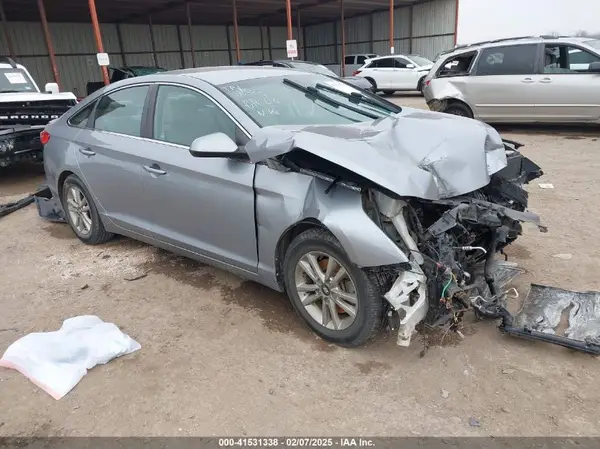 5NPE24AF1HH569156 2017 HYUNDAI SONATA - Image 1