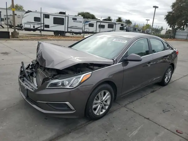 5NPE24AF1HH575264 2017 HYUNDAI SONATA - Image 1