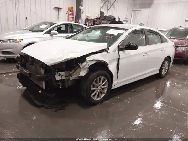 5NPE24AF1JH615798 2018 HYUNDAI SONATA - Image 2