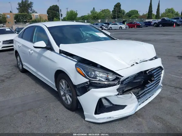 5NPE24AF1JH673099 2018 HYUNDAI SONATA - Image 1