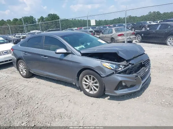 5NPE24AF1JH700303 2018 HYUNDAI SONATA - Image 1