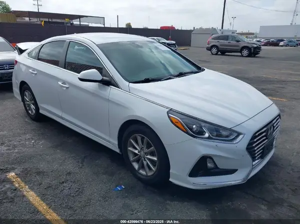 5NPE24AF1JH700947 2018 HYUNDAI SONATA - Image 1