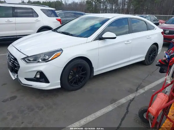 5NPE24AF1JH704514 2018 HYUNDAI SONATA - Image 2