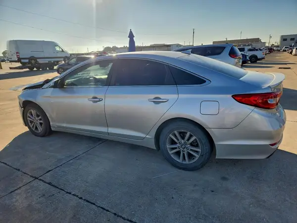 5NPE24AF2GH261041 2016 HYUNDAI SONATA - Image 2