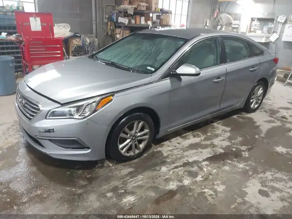 5NPE24AF2GH303675 2016 HYUNDAI SONATA - Image 2