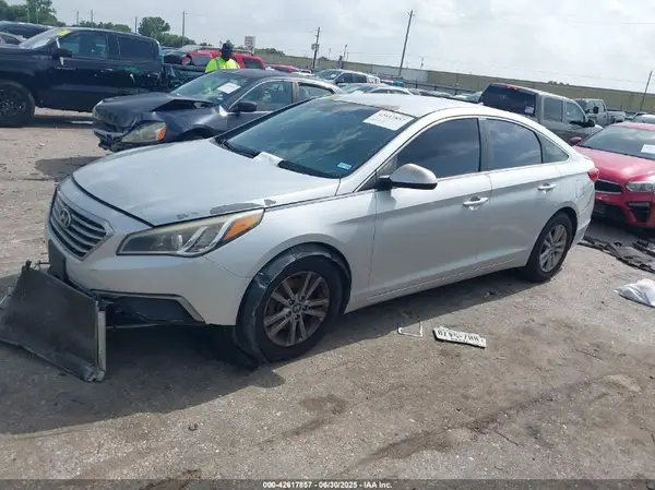 5NPE24AF2GH421693 2016 HYUNDAI SONATA - Image 2