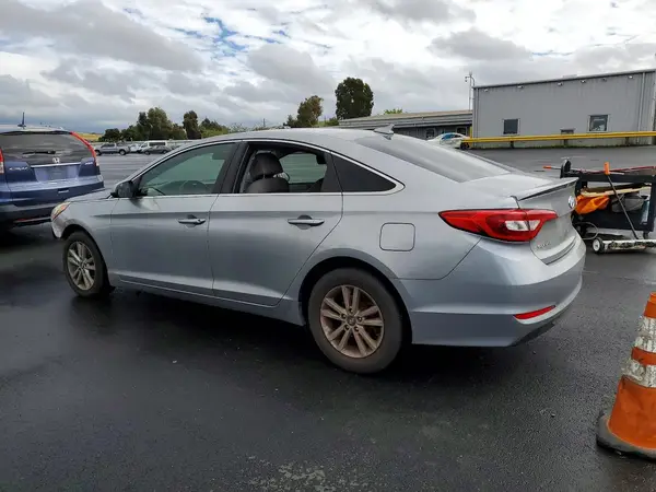 5NPE24AF2HH447499 2017 HYUNDAI SONATA - Image 2