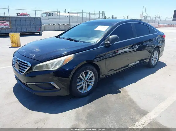 5NPE24AF2HH448975 2017 HYUNDAI SONATA - Image 2