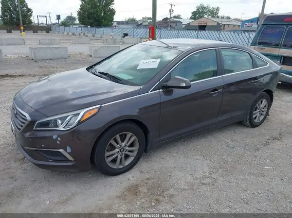 5NPE24AF2HH451388 2017 HYUNDAI SONATA - Image 2