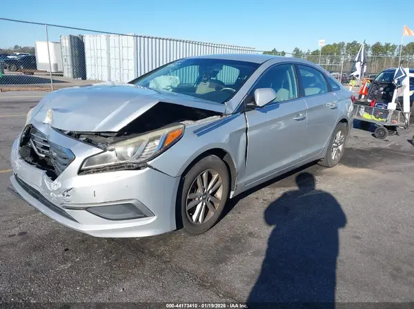 5NPE24AF2HH453495 2017 HYUNDAI SONATA - Image 2