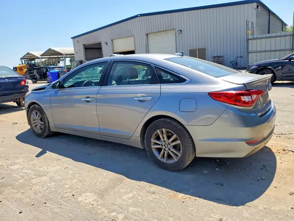 5NPE24AF2HH453917 2017 HYUNDAI SONATA - Image 2