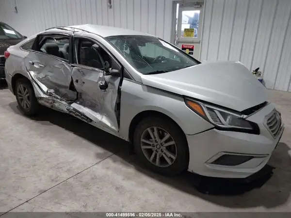 5NPE24AF2HH467882 2017 HYUNDAI SONATA - Image 1