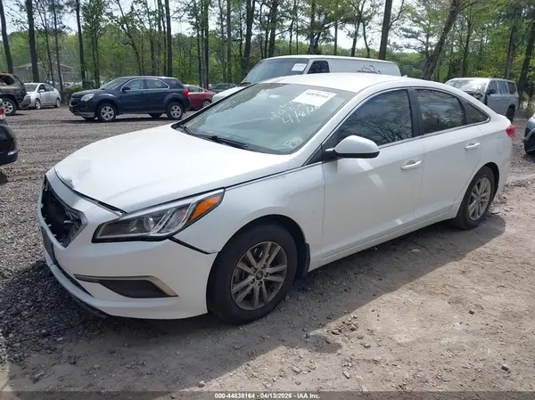 5NPE24AF2HH469597 2017 HYUNDAI SONATA - Image 2