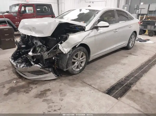 5NPE24AF2HH471558 2017 HYUNDAI SONATA - Image 2