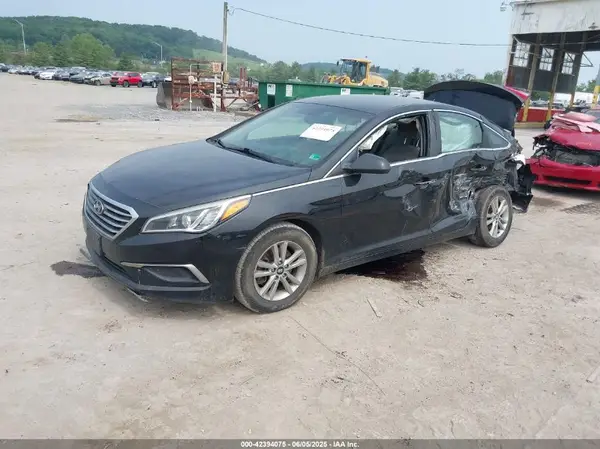 5NPE24AF2HH481894 2017 HYUNDAI SONATA - Image 2