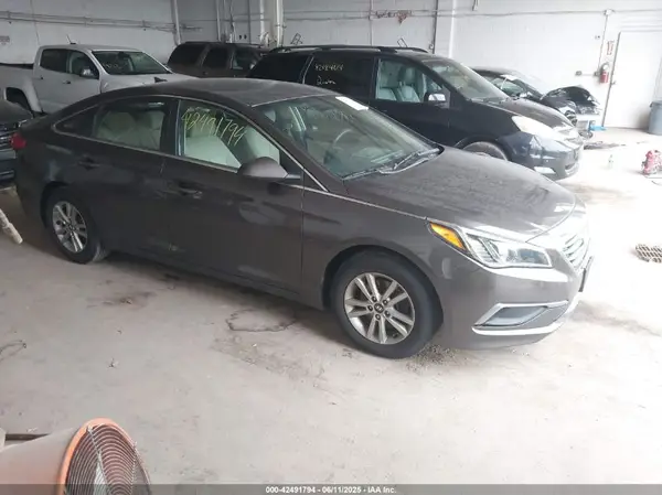 5NPE24AF2HH484343 2017 HYUNDAI SONATA - Image 1