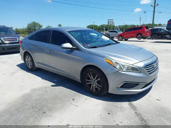 5NPE24AF2HH487503 2017 HYUNDAI SONATA - Image 1