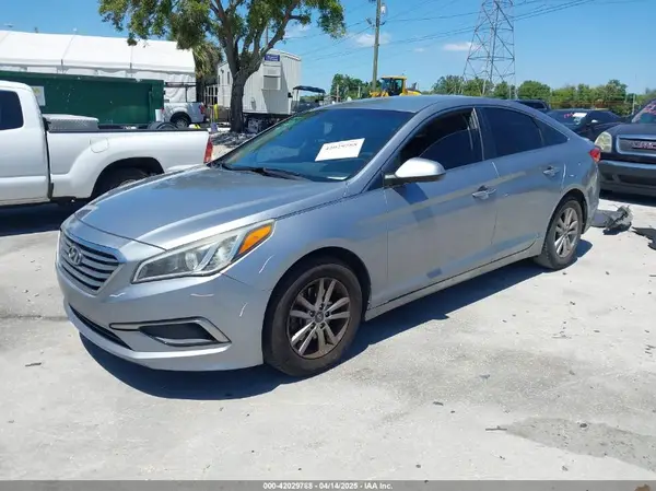 5NPE24AF2HH487503 2017 HYUNDAI SONATA - Image 2