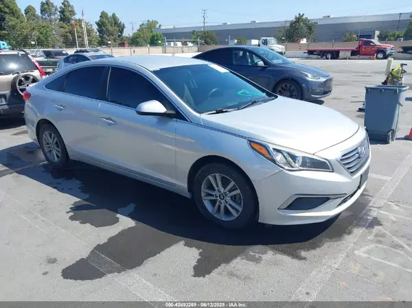 5NPE24AF2HH490983 2017 HYUNDAI SONATA - Image 1