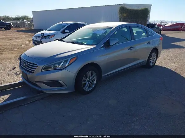 5NPE24AF2HH493477 2017 HYUNDAI SONATA - Image 2