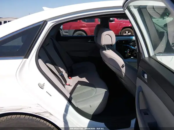 5NPE24AF2HH493494 2017 HYUNDAI SONATA - Image 8