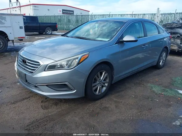 5NPE24AF2HH504185 2017 HYUNDAI SONATA - Image 2