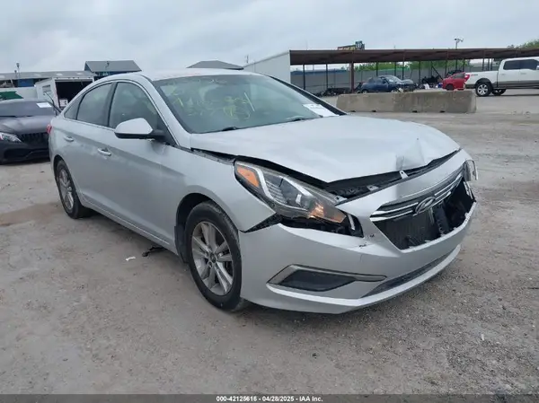 5NPE24AF2HH514358 2017 HYUNDAI SONATA - Image 1