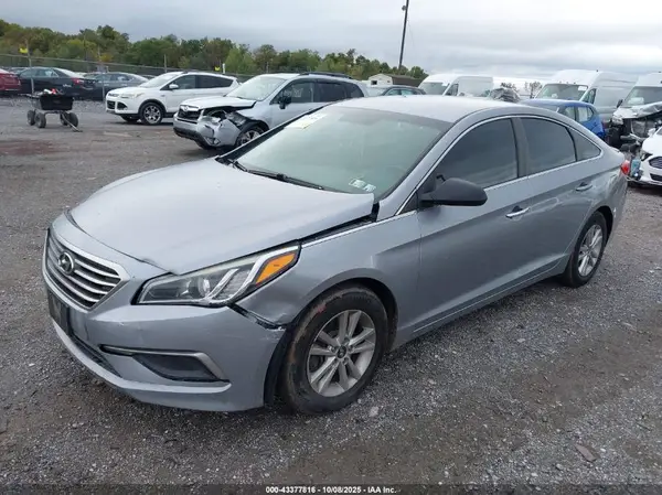 5NPE24AF2HH533010 2017 HYUNDAI SONATA - Image 2