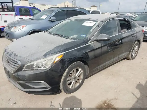 5NPE24AF2HH552642 2017 HYUNDAI SONATA - Image 2