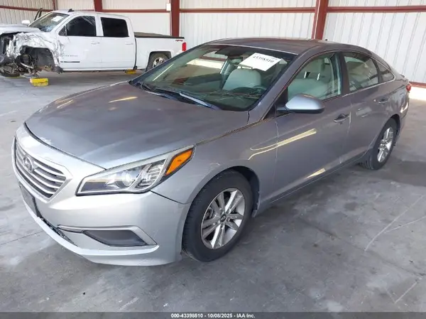 5NPE24AF2HH562927 2017 HYUNDAI SONATA - Image 2