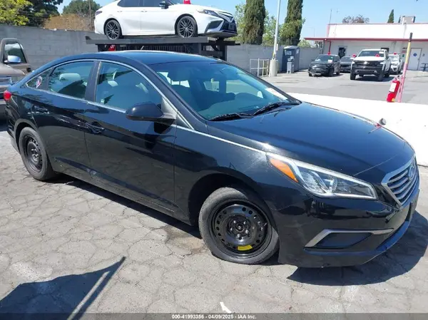 5NPE24AF2HH563074 2017 HYUNDAI SONATA - Image 1