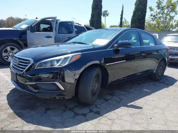 5NPE24AF2HH563074 2017 HYUNDAI SONATA - Image 2