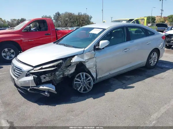 5NPE24AF2HH563107 2017 HYUNDAI SONATA - Image 2