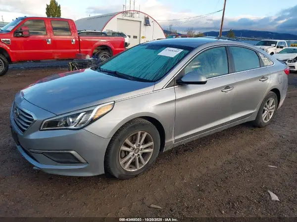5NPE24AF2HH564810 2017 HYUNDAI SONATA - Image 2