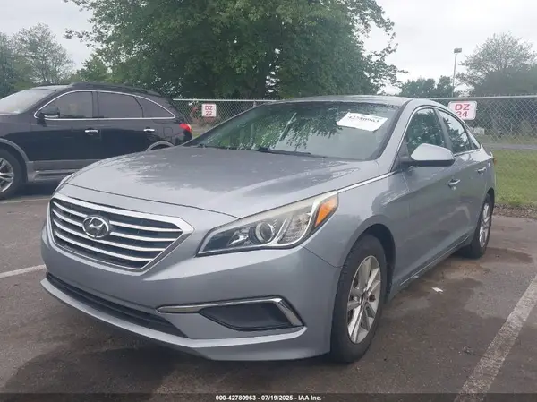 5NPE24AF2HH566895 2017 HYUNDAI SONATA - Image 2