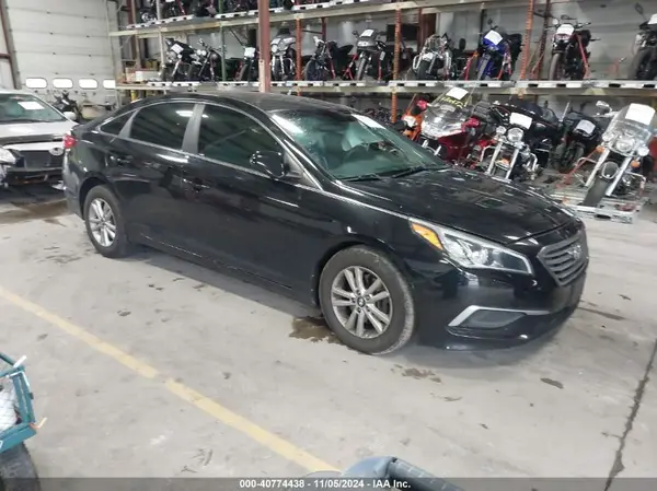 5NPE24AF2HH567044 2017 HYUNDAI SONATA - Image 1