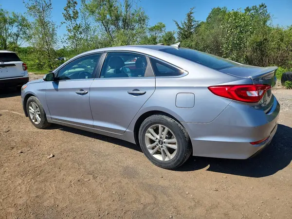 5NPE24AF2HH570395 2017 HYUNDAI SONATA - Image 2