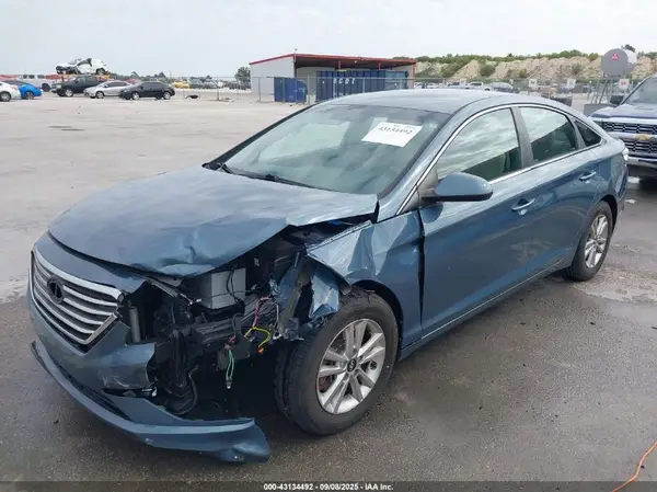 5NPE24AF2HH570414 2017 HYUNDAI SONATA - Image 2
