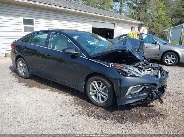 5NPE24AF2HH572583 2017 HYUNDAI SONATA - Image 1