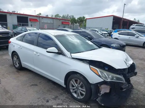5NPE24AF2HH572647 2017 HYUNDAI SONATA - Image 1