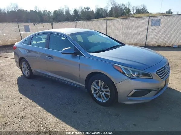 5NPE24AF2HH574382 2017 HYUNDAI SONATA - Image 1
