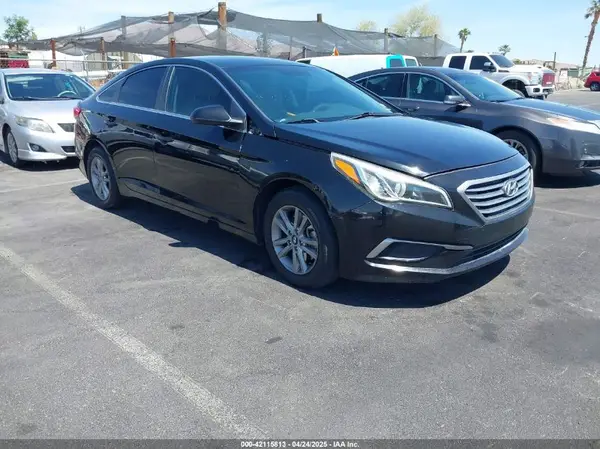 5NPE24AF2HH577105 2017 HYUNDAI SONATA - Image 1