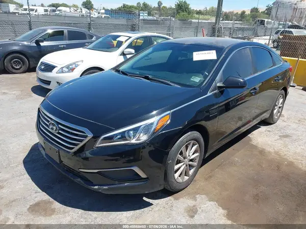 5NPE24AF2HH578111 2017 HYUNDAI SONATA - Image 2