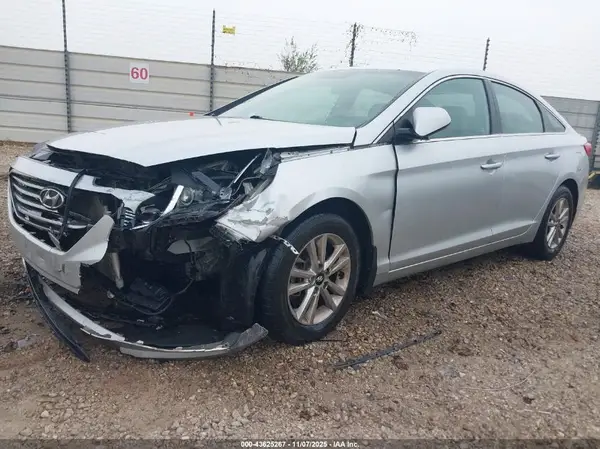 5NPE24AF2HH581123 2017 HYUNDAI SONATA - Image 2