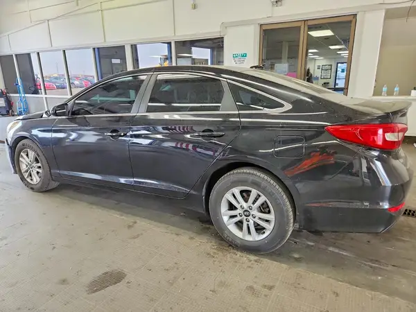 5NPE24AF2HH581249 2017 HYUNDAI SONATA - Image 2