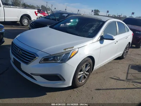 5NPE24AF2HH582501 2017 HYUNDAI SONATA - Image 2
